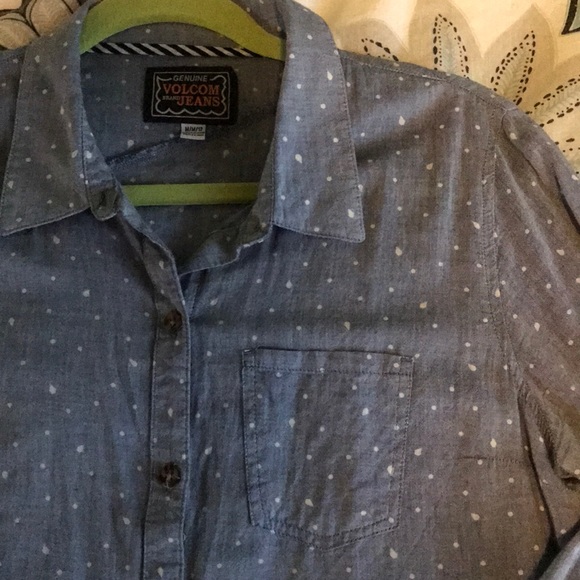 Button-Up Shirt - Picture 3 of 4
